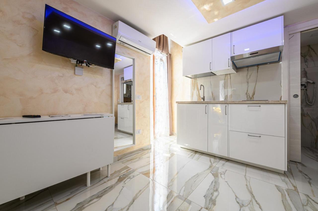 La Magnifica Napoli Apartments Gold House Екстер'єр фото